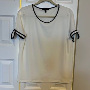 FREE WITH PURCHASE Banana Republic short sleeve blouse